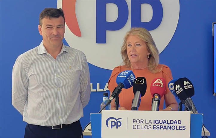 Muñoz insiste en el tren litoral en el inicio de la campaña de la europeas