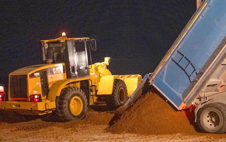 Empresarios de San Pedro muestran su malestar por la arena roja en las playas