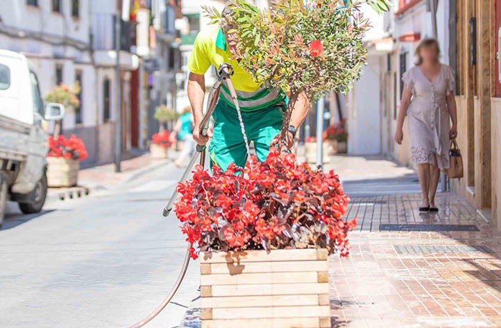 Marbella habilita cuatro pozos de agua no potable para baldeo y riego