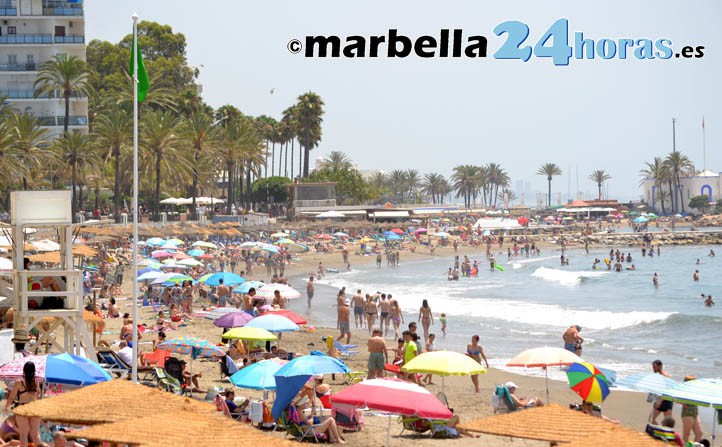 El Ayuntamiento "miente": no se libera espacio en las playas de Marbella