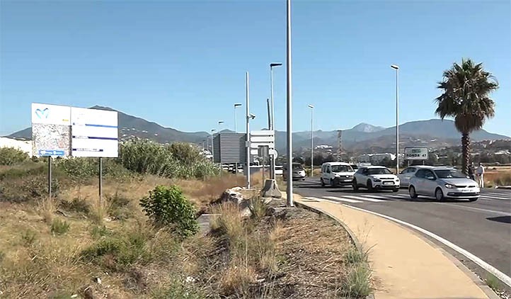Instalan farolas solares en la carretera de Ronda en San Pedro Alcántara