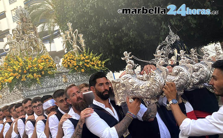 Fervor por la Virgen del Carmen en la procesión por las calles de Marbella
