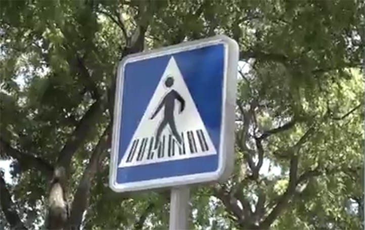 Pasos de peatones inteligentes en la avenida Virgen del Rocío de San Pedro