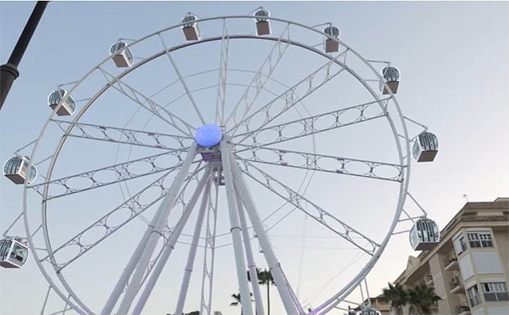Estepona estrena la noria que prometió Muñoz en San Pedro Alcántara