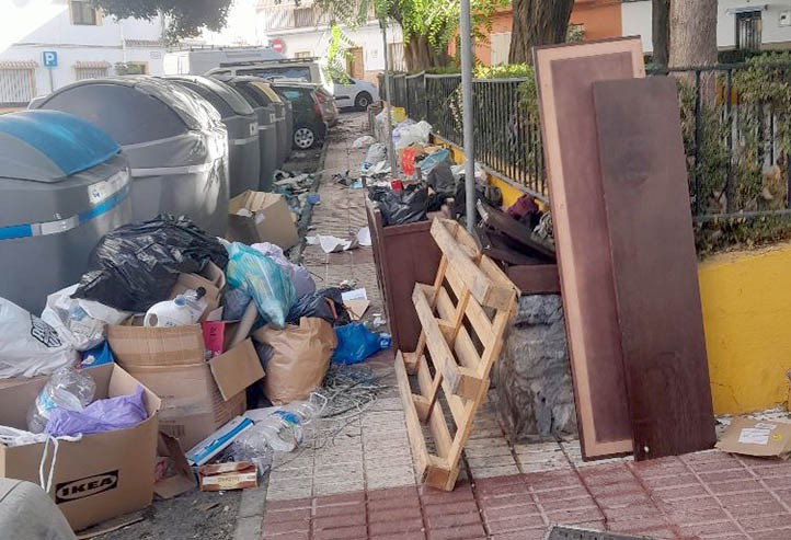 El PSOE denuncia la falta de limpieza durante el verano en Marbella