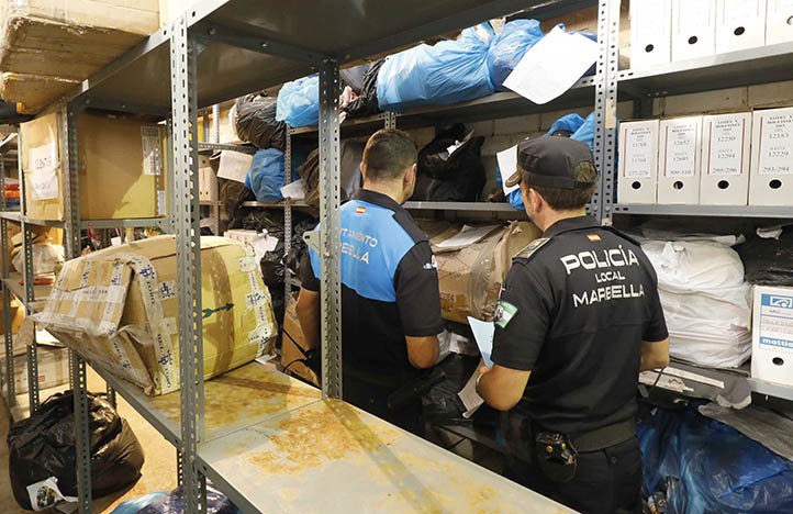 La Policía Local de Marbella se incauta de 18.000 artículos de venta ilegal