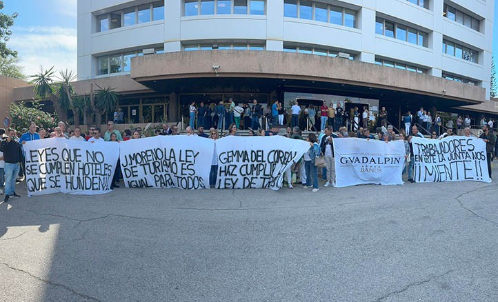 Los trabajadores del Hotel Guadalpín de Marbella claman contra la Junta