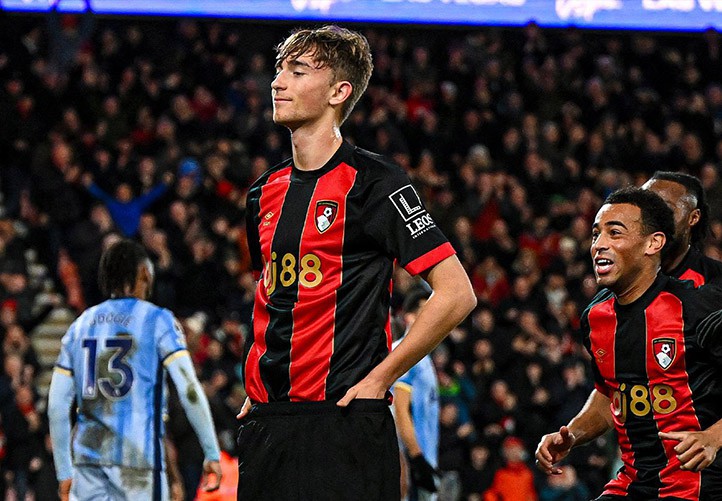 Huijsen da la victoria al Bournemouth con su primer gol en la Premier