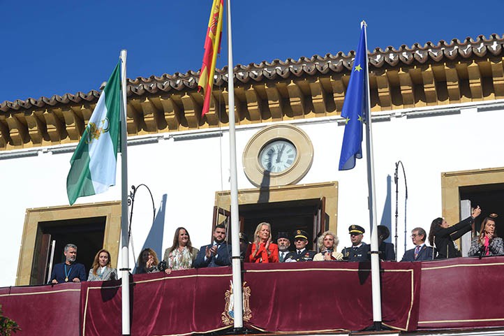 Gritan "Viva Franco" en el acto del Día de la Constitución en Marbella