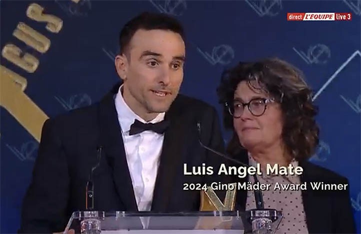 Luis Ángel Maté recibe el Premio "Gino Mäder" al ciclismo solidario
