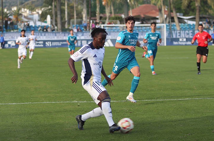 El Marbella FC tira de garra para salvar un punto ante el Betis Deportivo (2-2) 