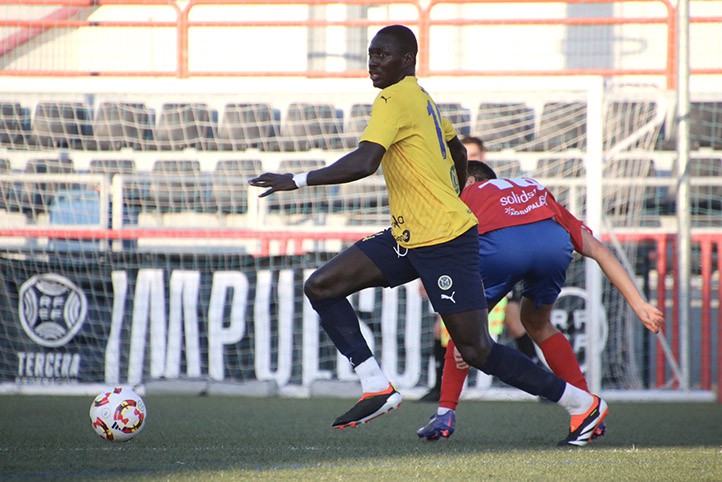Dura derrota (0-3) del FC Marbellí ante el Poli Almería para ser colista del grupo