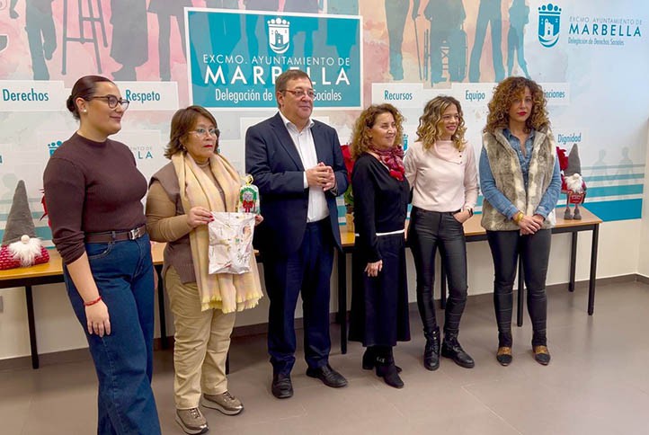 Hidralia entrega 180 juguetes a familias vulnerables de Marbella