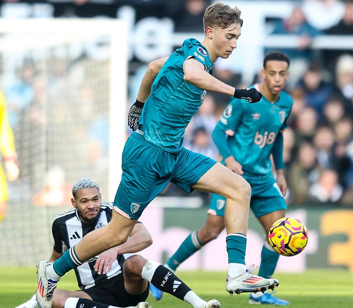 Un imperial Huijsen brilla en la goleada del Bournemouth al Newcastle