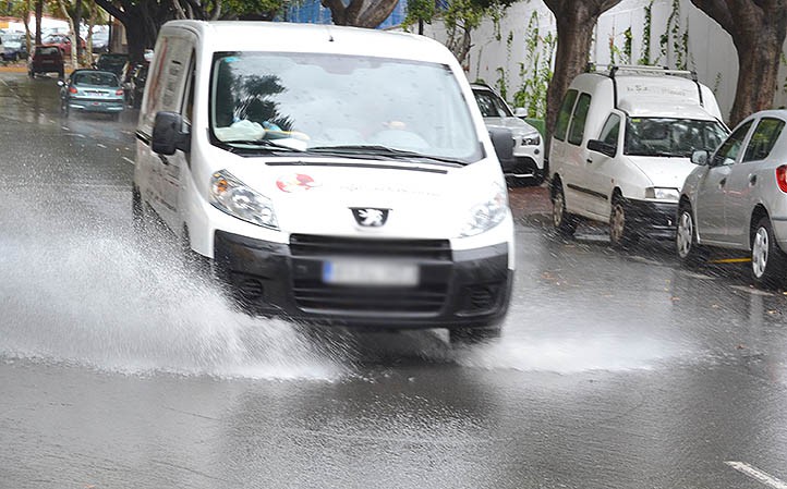 Una tromba de agua en Marbella descarga 12 litros en una hora 