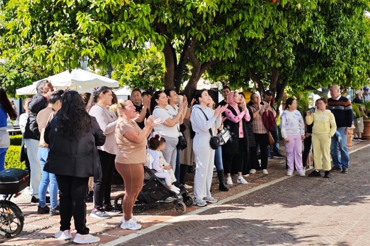 Nueva protesta en Marbella de vecinos de Las Albarizas: "queremos luz"