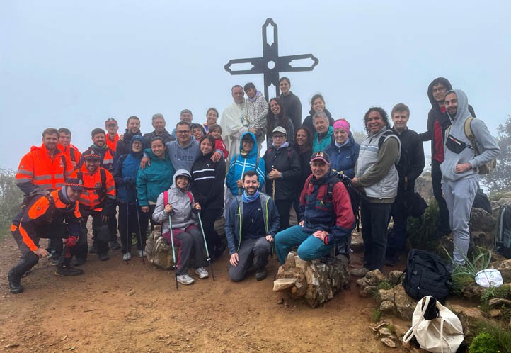 Vecinos de Marbella cumplen con la peregrinación a la Cruz de Juanar
