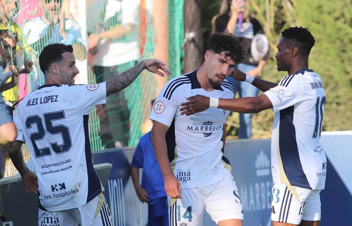 El Marbella gana la final al Recreativo y se acerca a la permanencia (3-1)