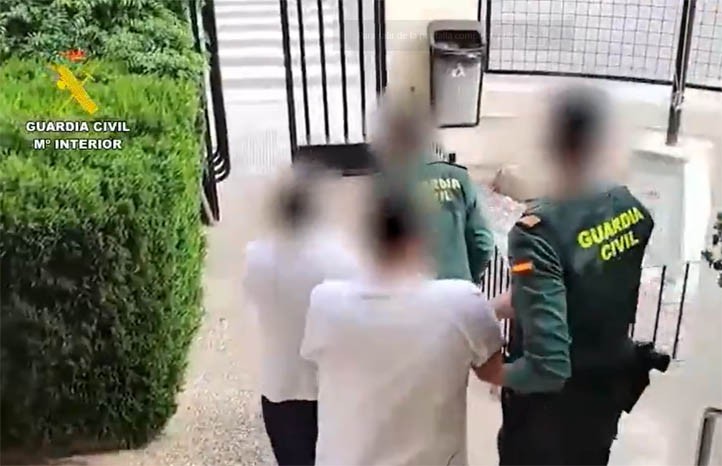 Dos detenidos por robar por el "método del abrazo" en Marbella y Alicante