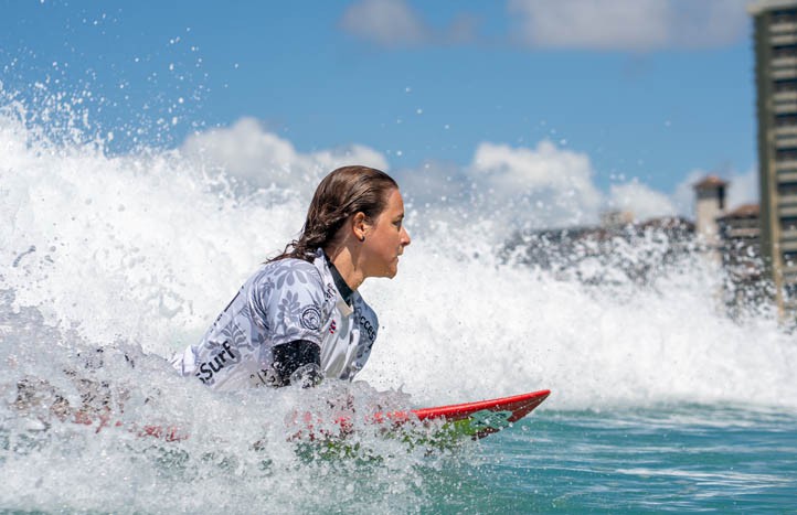 La marbellí Sarah Almagro gana el Hawaii Adaptive Surfing Championship