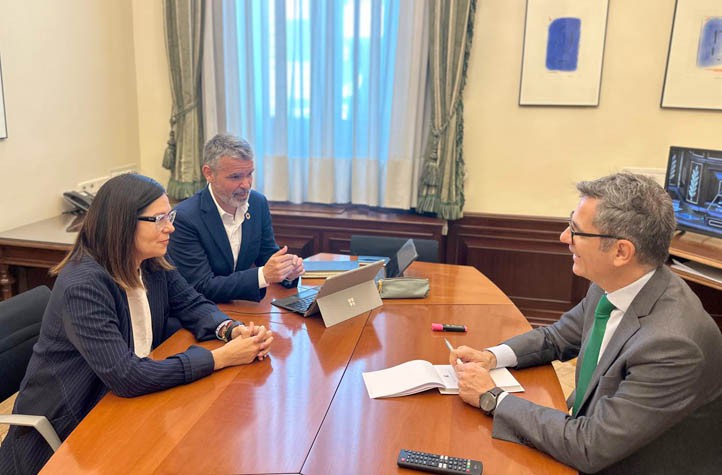 El PSOE de Marbella se reúne con el ministro de Presidencia, Félix Bolaños