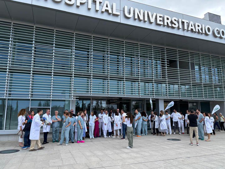 Médicos realizan una protesta en el Hospital Costa del Sol de Marbella