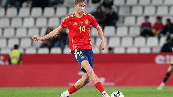El marbellí Dean Huijsen es convocado para participar en la Liga de Naciones