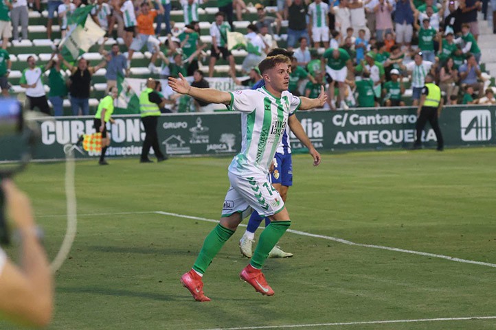 El Antequera vence a la Ponferradina y el Estepona se queda sin ascenso