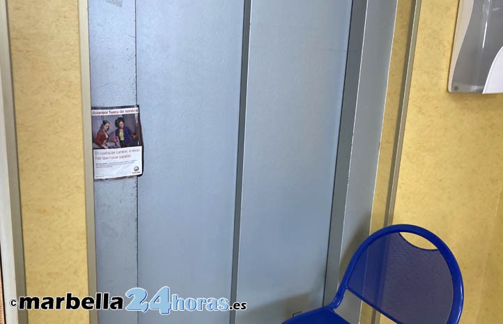 La Junta sigue sin arreglar en Marbella el ascensor del ambulatorio de Leganitos