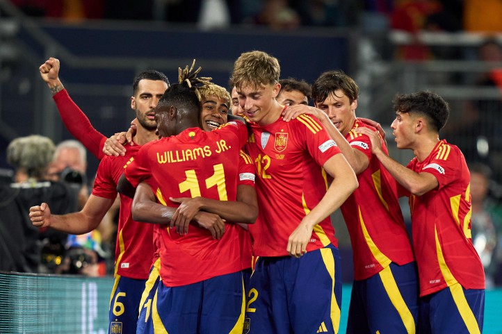 Huijsen jugará con España la final de la Liga de Naciones tras golear a Francia