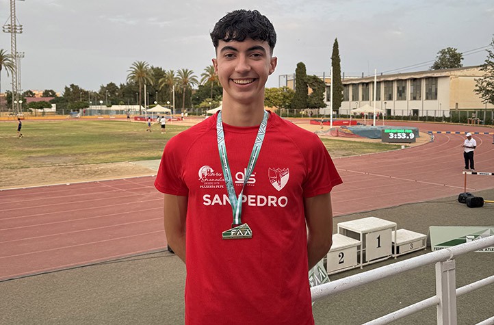 Juan Antonio Ortiz, campeón de Andalucía sub-18 en los 200 metros