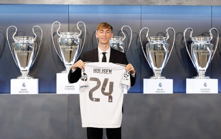 Huijsen en su presentación con el Real Madrid: "Es el mejor día de mi vida"