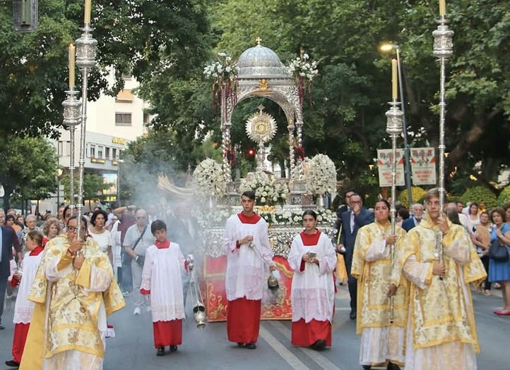Marbella celebra el Corpus Christi con el 500 aniversario de la Sacramental
