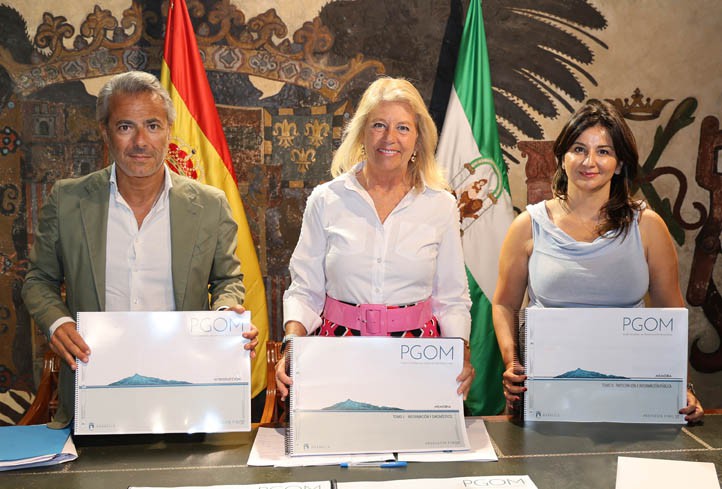 Muñoz presume de tener casi listo el PGOM de Marbella tras ocho años