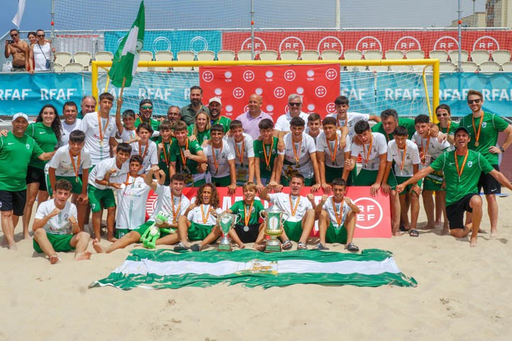 Andalucía cadete, con dos marbellíes, campeona de España de fútbol playa