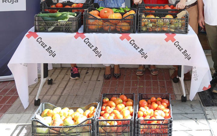 Entregan a Cruz Roja Marbella otro lote de productos de los huertos urbanos