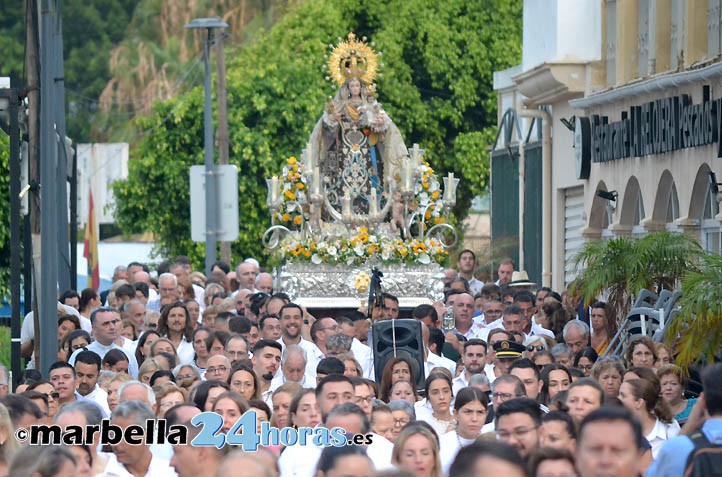 Marbella arropa desde primera hora a la Virgen del Carmen Coronada