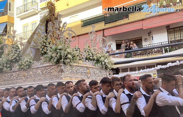 Marbella se vuelca con la procesión de la Virgen del Carmen Coronada