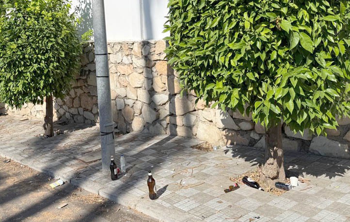 Quejas por la suciedad en el entorno del Vigil de Quiñones en Marbella