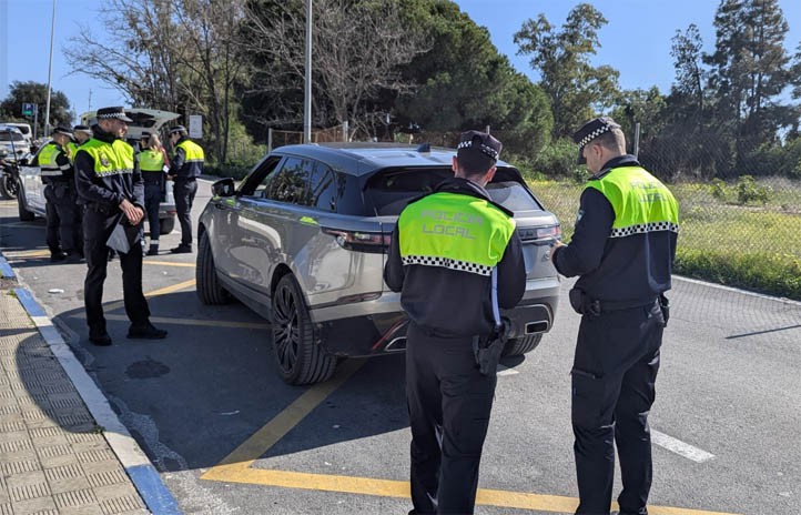 Tres detenidos en Marbella por un robo en el interior de un aparcamiento