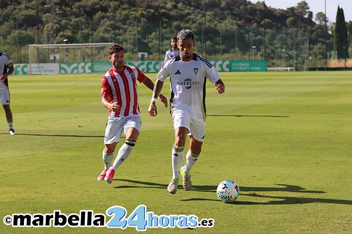 Buena imagen del Marbella FC en el empate sin goles ante la UD Almería