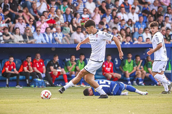 El Marbella FC consigue la cesión del mediocentro sub-23 Adrián Ruiz