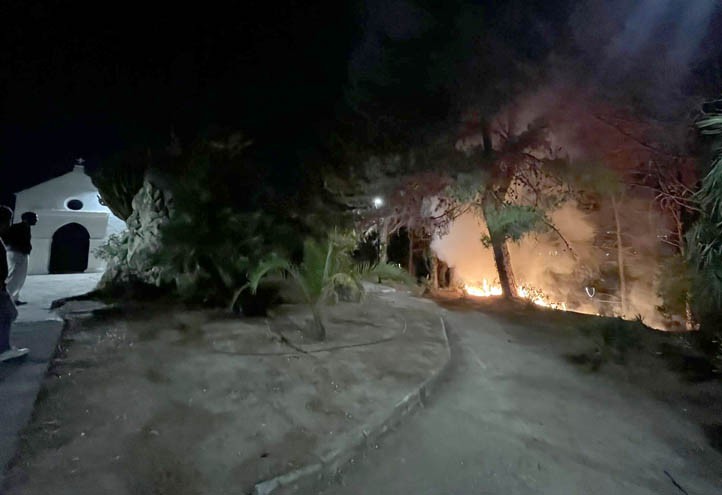 Sofocado un incendio en el Parque del Calvario en el centro de Marbella