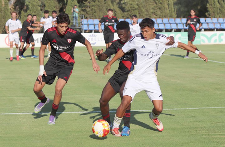 El Marbella FC remonta al Sevilla Atlético (2-1) en el penúltimo ensayo