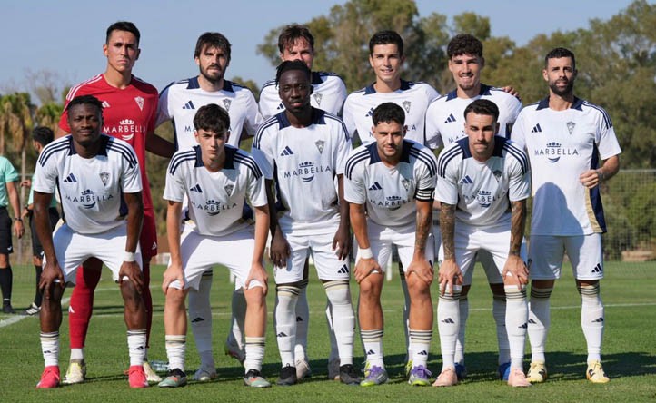 El Marbella FC sucumbe ante el Recre en el último amistoso (3-1)