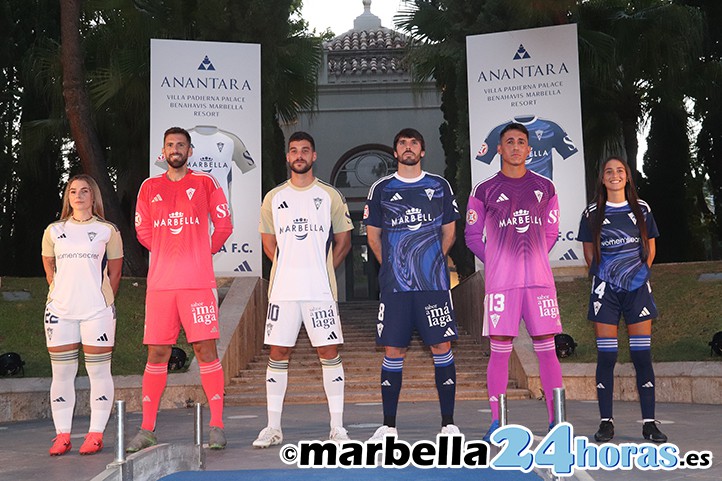 El Marbella FC presenta las nuevas equipaciones con protagonismo del dorado