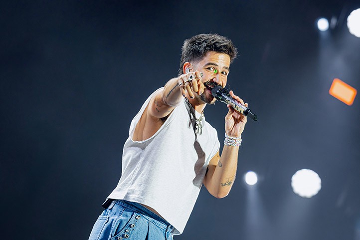 Camilo conquista a su "tribu" en la primera de sus dos noches en Marbella