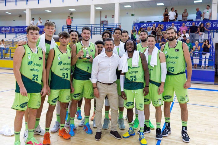 Dani Carrasco debuta con el primer equipo de Unicaja en un amistoso
