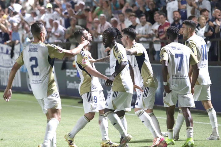 El Marbella FC arranca con un triunfo de mérito ante el Murcia (2-1)