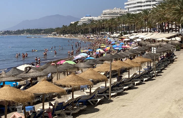 Marbella saca a concesión 135 lotes de hamacas en 42.000 m2 de playa